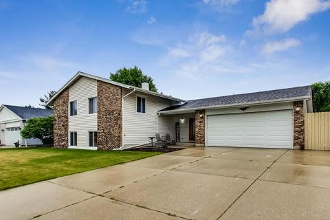 1561 Oregon Trl, Elk Grove Village, IL 60007