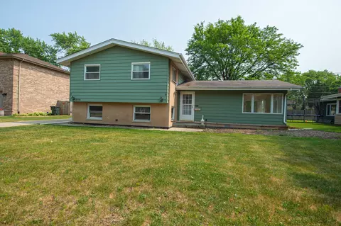 2419 Greenfield Dr, Glenview, IL 60025