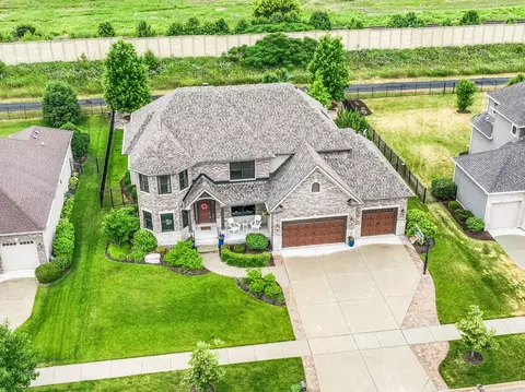 4127 Chinaberry Ln, Naperville, IL 60564