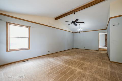 616 Alice Pl, Elgin, IL 60123 photo 3