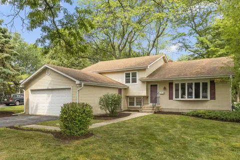 213 Tanoak Ln, Naperville, IL 60540