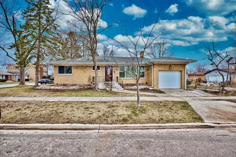 4150 Brummel St, Skokie, IL 60076