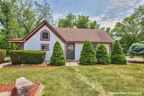921 S River Rd, Mchenry, IL 60051