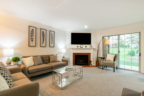 1900 Gresham Cir #B, Wheaton, IL 60189 photo 4
