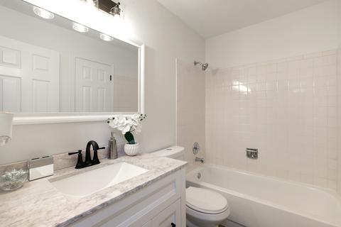 1900 Gresham Cir #B, Wheaton, IL 60189 photo 11