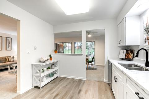 1900 Gresham Cir #B, Wheaton, IL 60189 photo 9