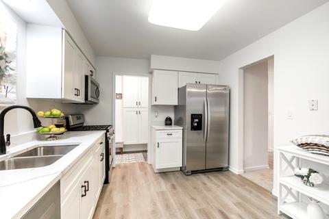 1900 Gresham Cir #B, Wheaton, IL 60189 photo 8