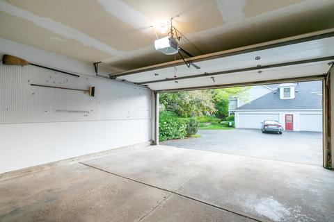 1900 Gresham Cir #B, Wheaton, IL 60189 photo 15
