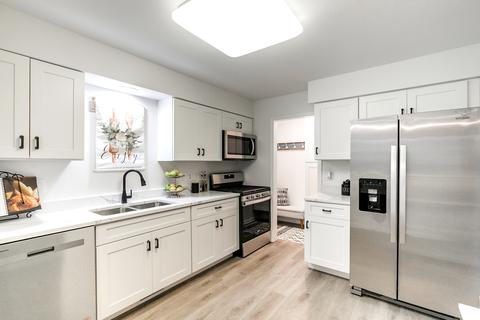 1900 Gresham Cir #B, Wheaton, IL 60189 photo 7