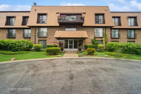 3950 Dundee Rd #306, Northbrook, IL 60062