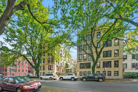 604 W Addison St #B3, Chicago, IL 60613