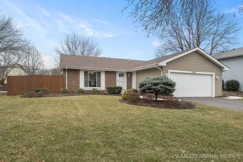 1428 Sunnybrook Dr, Naperville, IL 60540