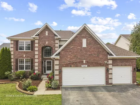 743 Eagle Brook Ln, Naperville, IL 60565