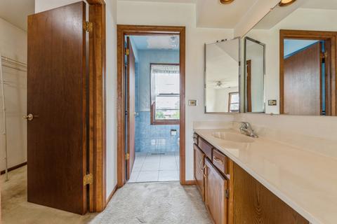 743 Longtree Dr, Wheeling, IL 60090 photo 9