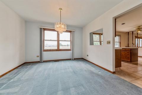 743 Longtree Dr, Wheeling, IL 60090 photo 3