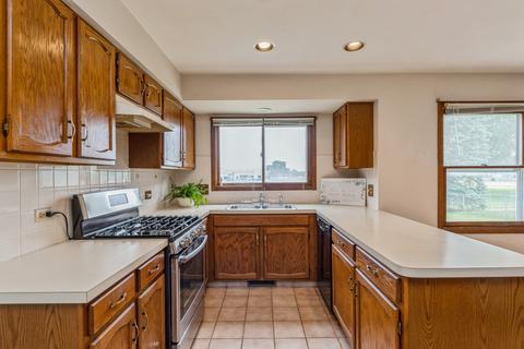 743 Longtree Dr, Wheeling, IL 60090 photo 4