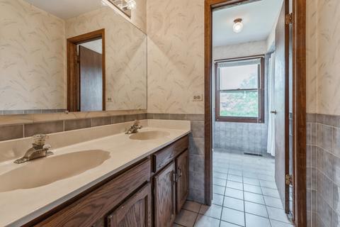 743 Longtree Dr, Wheeling, IL 60090 photo 12