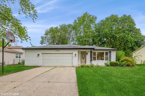 30 W316 Claymore Ln, Naperville, IL 60563