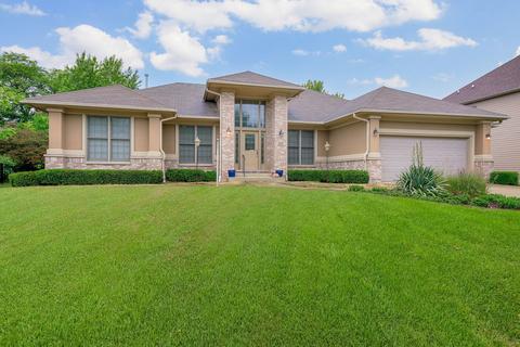 889 Academy Ln, West Chicago, IL 60185