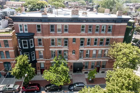 219 W Wisconsin St #1A, Chicago, IL 60614