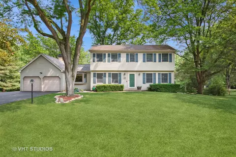 6410 Coachlight Rd, Crystal Lake, IL 60012