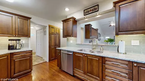 354 Cornell Ave, Des Plaines, IL 60016 photo 16