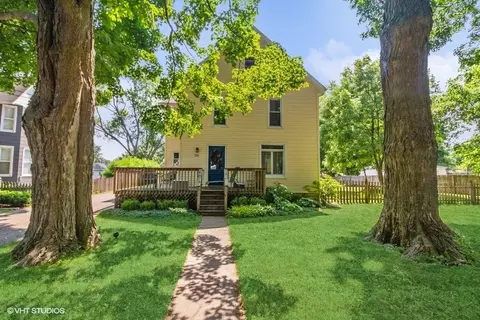 221 3rd St, Crystal Lake, IL 60014