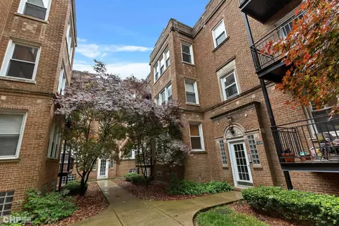 1449 W Victoria St #2A, Chicago, IL 60660