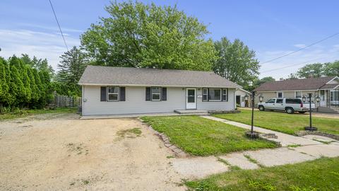 919 E 4th St, Belvidere, IL 61008 photo 3