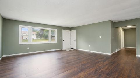 919 E 4th St, Belvidere, IL 61008 photo 6