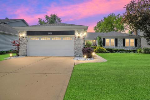 1934 N Brighton Pl, Arlington Heights, IL 60004