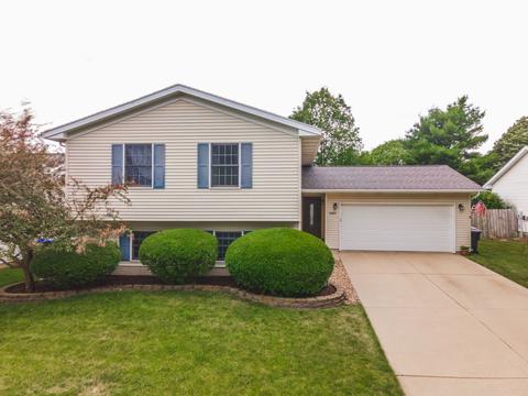 2807 Essington St, Bloomington, IL 61705
