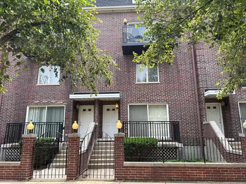 815 Pearson St #6, Des Plaines, IL 60016