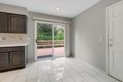 540 Springhill Dr, Roselle, IL 60172 photo 8