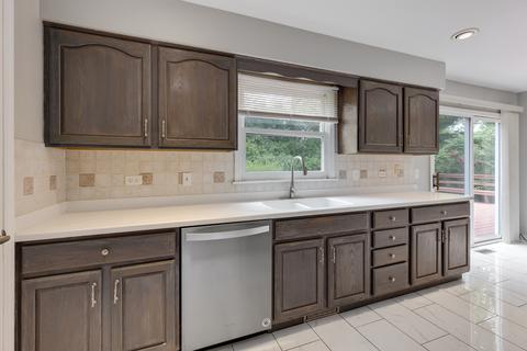 540 Springhill Dr, Roselle, IL 60172 photo 7