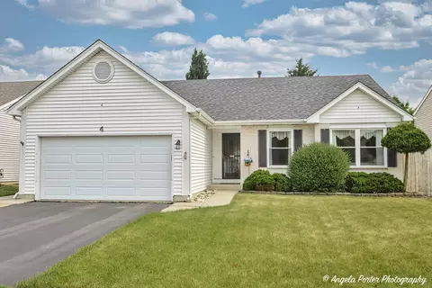 4 Danbury Ct, Lake In The Hills, IL 60156