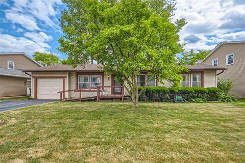 213 Banbury Ln W, Elk Grove Village, IL 60007