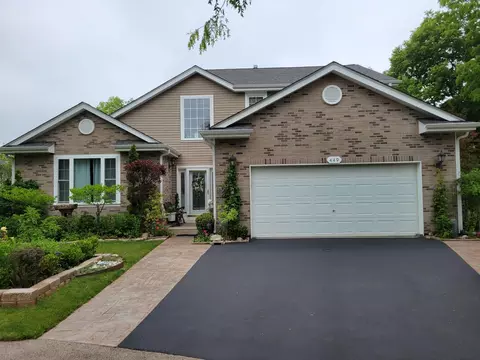 449 N Crooked Lake Ln, Lindenhurst, IL 60046