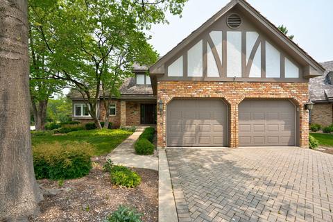 13 Lake Ridge Club Ct, Burr Ridge, IL 60527