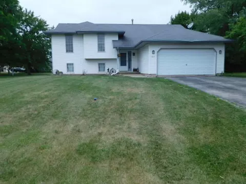 303 SW Marquette Dr, Poplar Grove, IL 61065