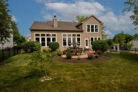 1100 Glen Eagle Dr, Aurora, IL 60502 photo 3