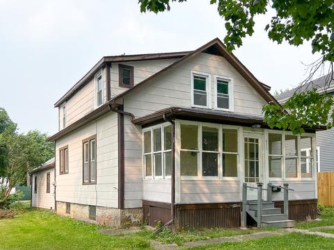 415 S 3rd St, Rochelle, IL 61068