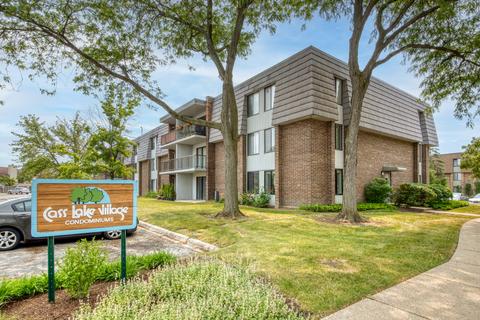 924 S Lake Ct #108, Westmont, IL 60559