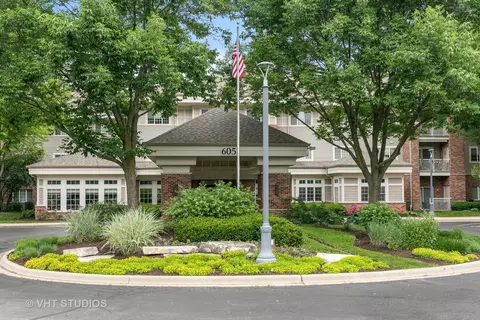 605 Barrington Ave #254, East Dundee, IL 60118