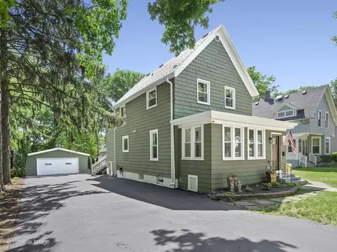 228 N 6th St, Saint Charles, IL 60174