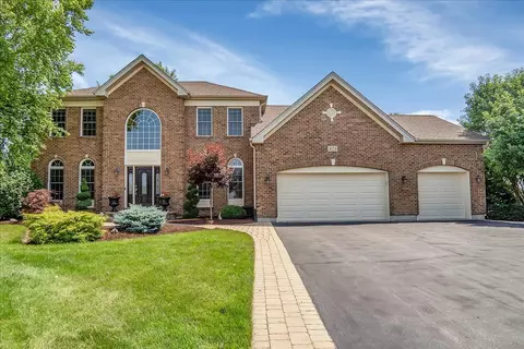 375 Lake Run Ln, North Aurora, IL 60542