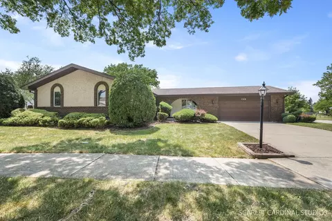 748 Quebec Pl, Westmont, IL 60559