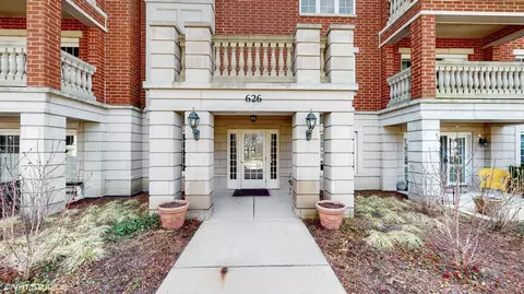 626 Homewood Ave #303, Highland Park, IL 60035
