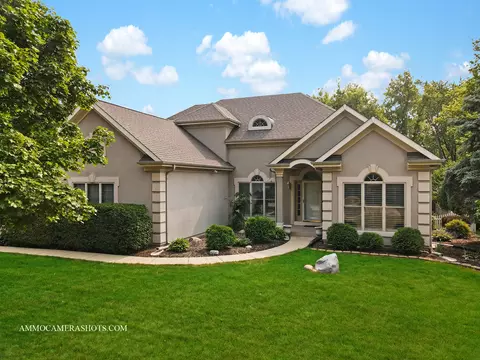 2 S683 Wendelin Ct, Wheaton, IL 60189