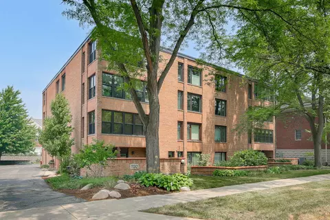 1132 Curtiss St #4D, Downers Grove, IL 60515